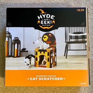 BNIB Target Hyde & Eek Halloween Cat House